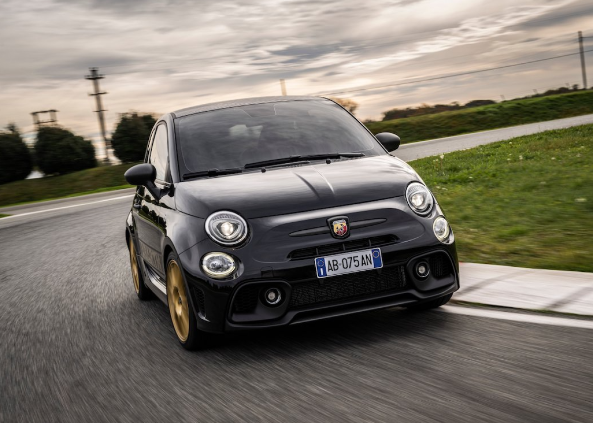 Neuer Abarth 695 75° Anniversario: limitiertes Sondermodell zum 75. Geburtstag der Marke