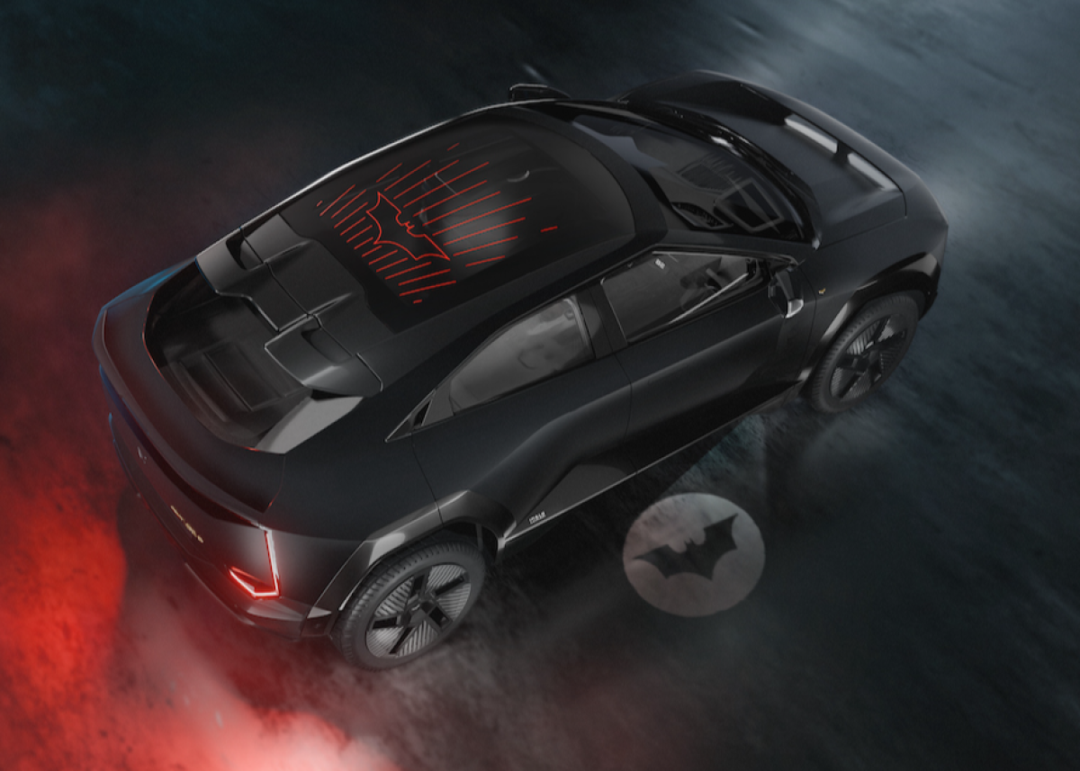 Webasto entwickelt Panoramadach mit Superhelden-Logo für limitierte Sonderedition