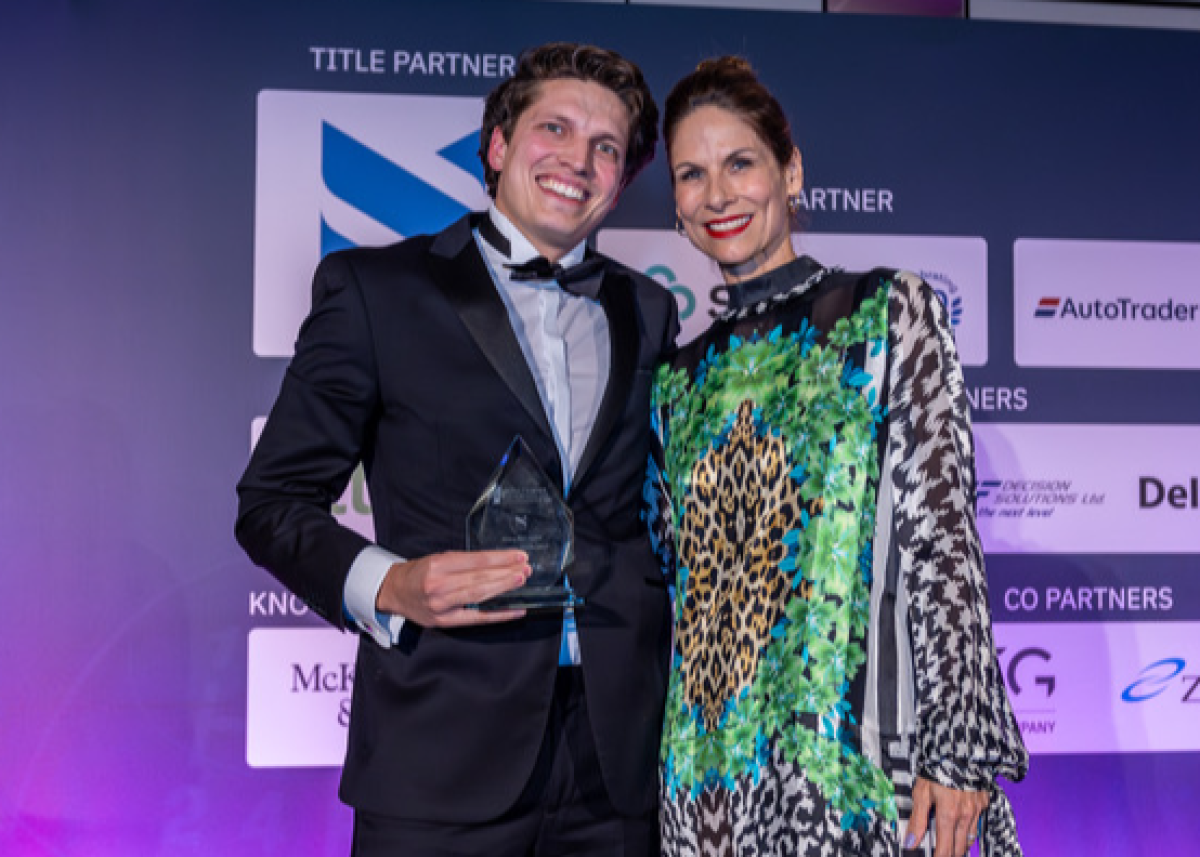 Benedikt Middendorf als „Rising Star“ der Automotive Finance Branche ausgezeichnet