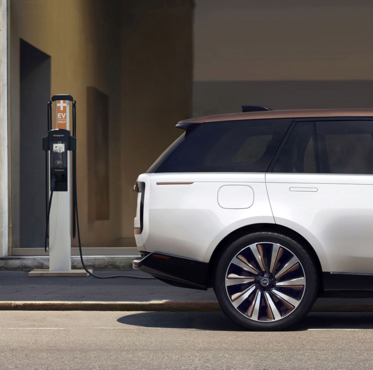 JLR bietet Zugang zu über einer Million Ladestationen in ganz Europa