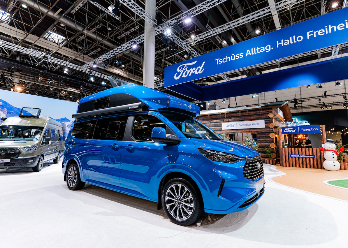 Ford auf dem Caravan Salon: Nugget mit Hochdach, Ranger Plug-in-Hybrid als Camper und neue Transit-Reisemobile