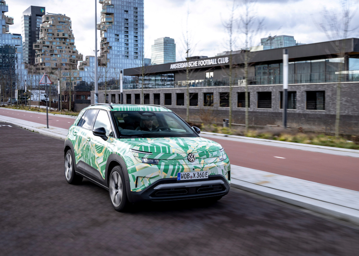 Ausblick auf künftiges elektrisches Kompakt-SUV: Der neue ID. Cross unterwegs in Amsterdam