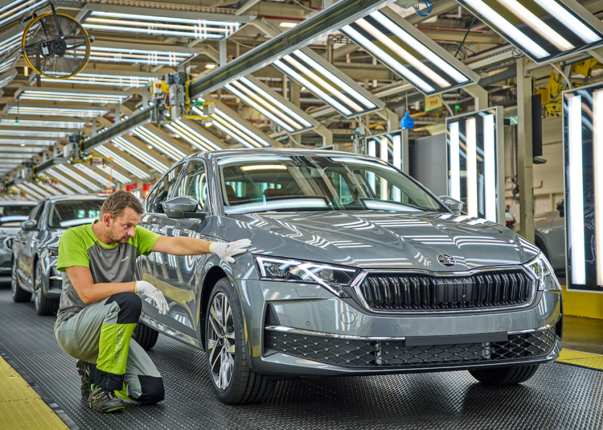 Škoda Auto produziert erste Einheiten des aufgewerteten Octavia in Kvasiny