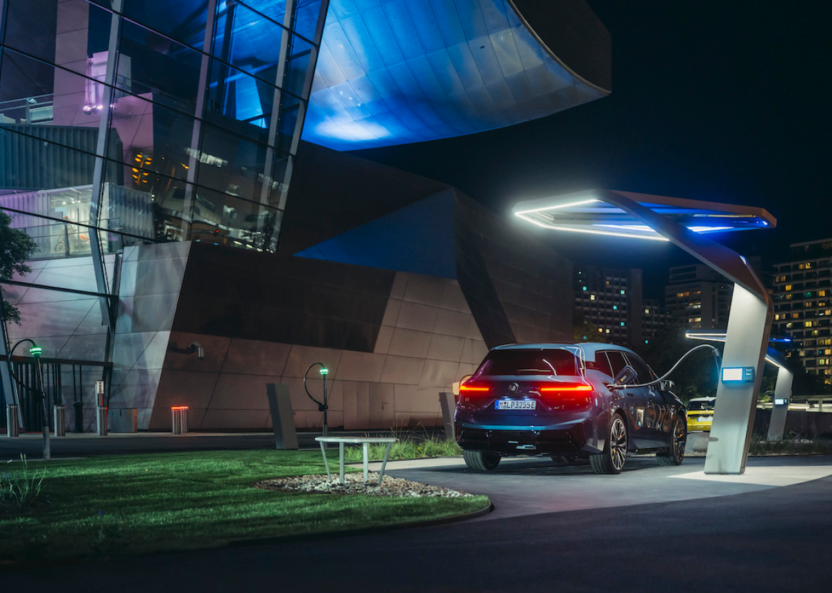 Das Ladeerlebnis von morgen: High Power Charging inszeniert als Oase im Stadtraum