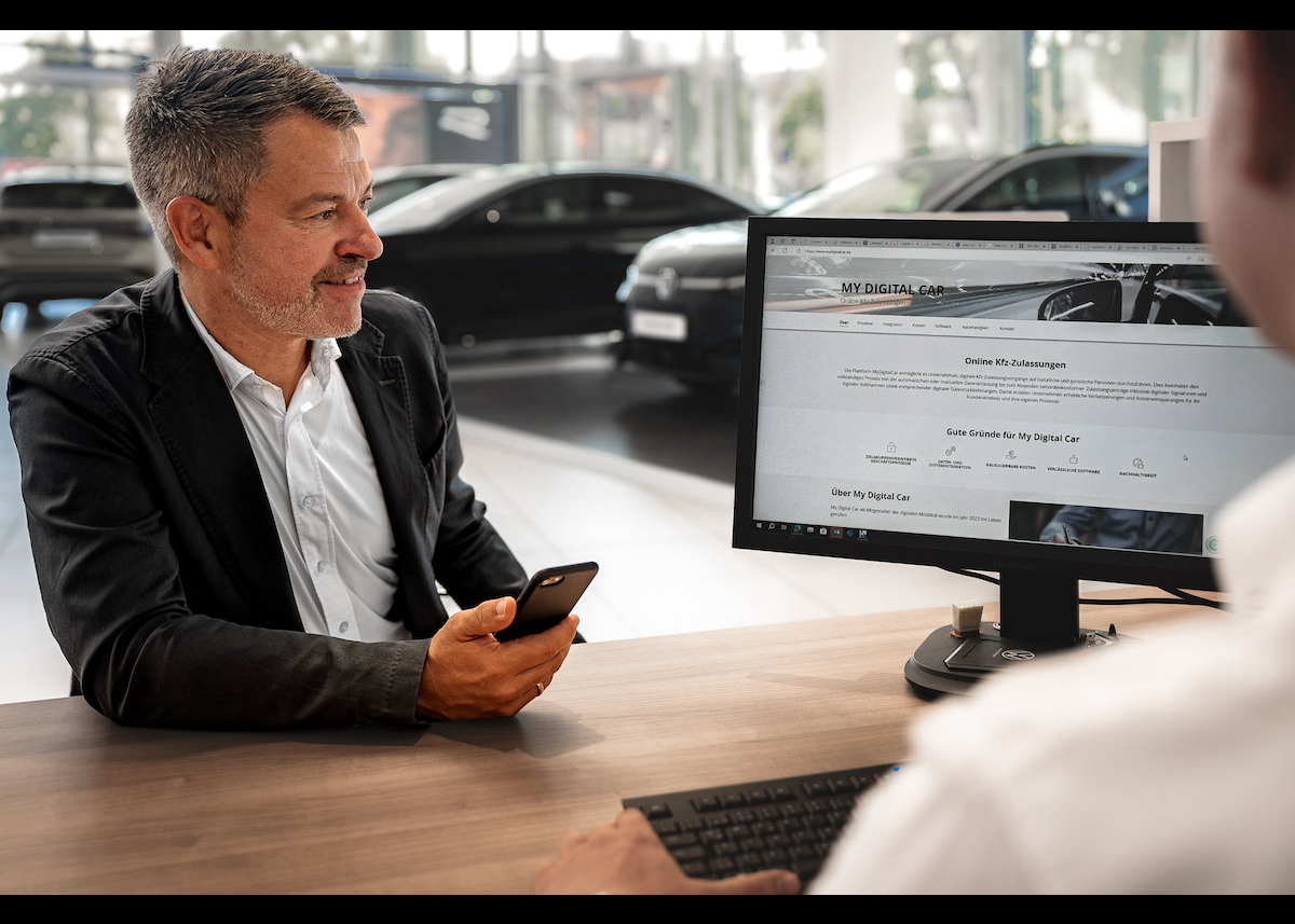 Wartezeit adé: Volkswagen Financial Services starten Roll-Out der digitalen Fahrzeugzulassung mit Händlerpartnern