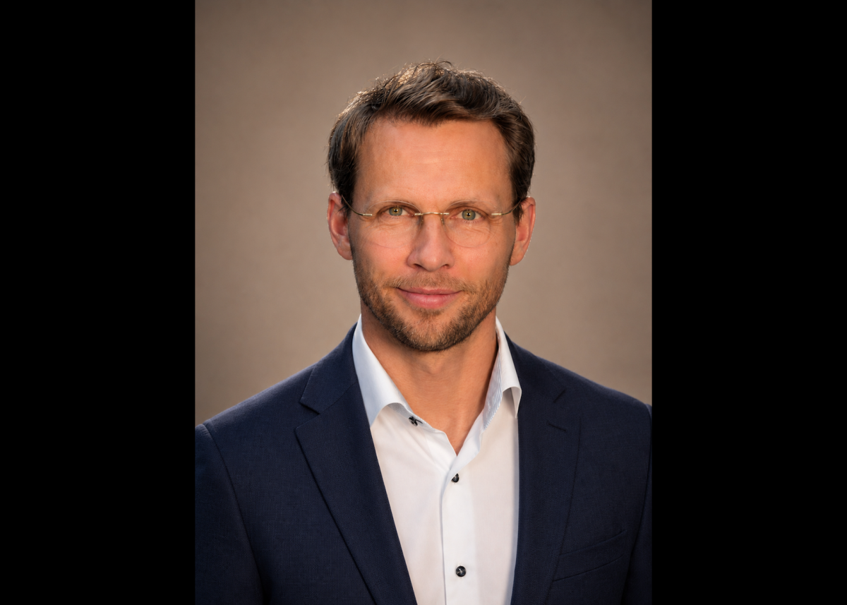 Vom Sektorendenken zur Systemlösung: Energienetzbetreiber und Automobilindustrie arbeiten bei der Integration der Elektromobilität ins Energiesystem zusammen