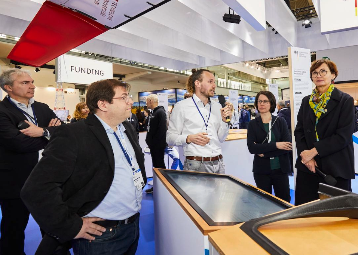 Hannover Messe 2024:  Forschungsprojekt für das Laden von  E-Fahrzeugen mit Windenergie