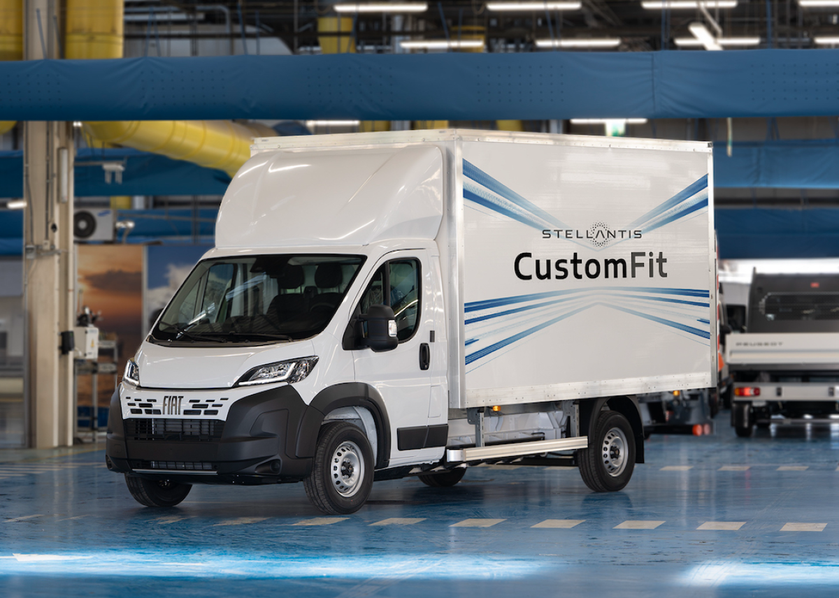 Stellantis Pro One: Produktionsstart des großen Kastenwagens Cargo Box BEV und BEV-Freizeitfahrzeugen im italienischen Werk Atessa