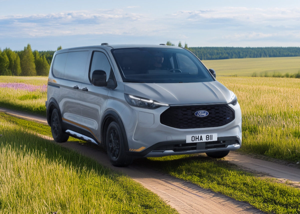 Ford E-Transit Custom jetzt auch mit Allrad: Allround-Transporter von Ford Pro noch vielseitiger einsetzbar