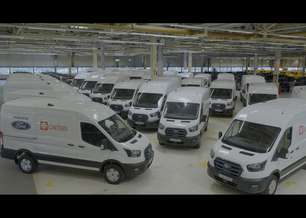Ford unterstützt zum Jubiläum gemeinnützige Organisationen mit Nutzfahrzeugen