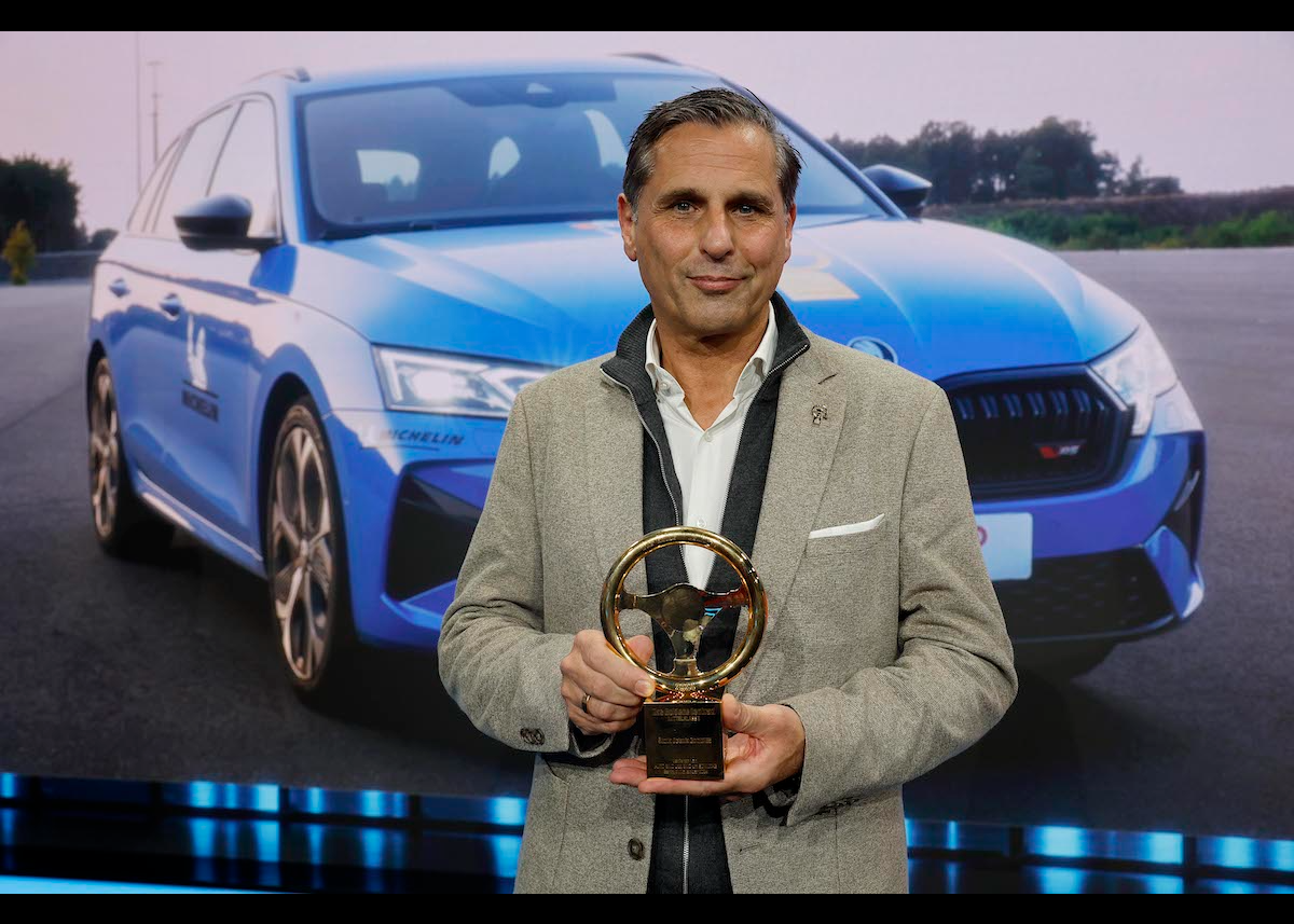 Škoda Octavia Combi RS gewinnt das renommierte Goldene Lenkrad 2024 in der Mittelklasse