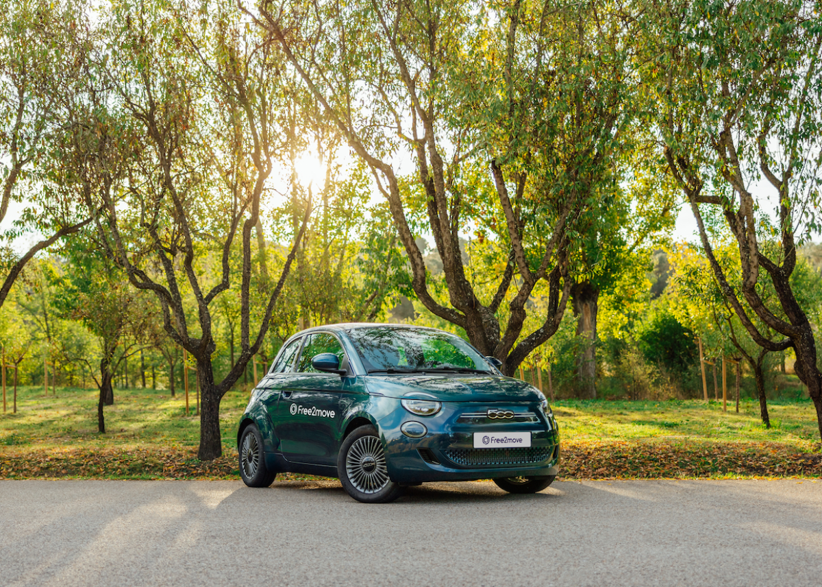 Free2move erweitert Carsharing-Flotte in Berlin, Köln und Düsseldorf um Fiat 500 Elektro und führt die Digital Charging Experience ein