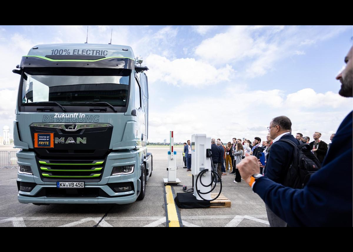 RYTE Mobility zeigt ersten E-Truck-Ladevorgang mit automatisierter Reservierung