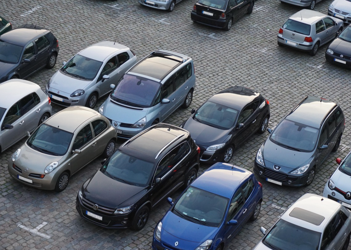 Neue Studie von Accenture und Center of Automotive Management (CAM): Die Automobilindustrie an der Schwelle zum AI-definierten Fahrzeug