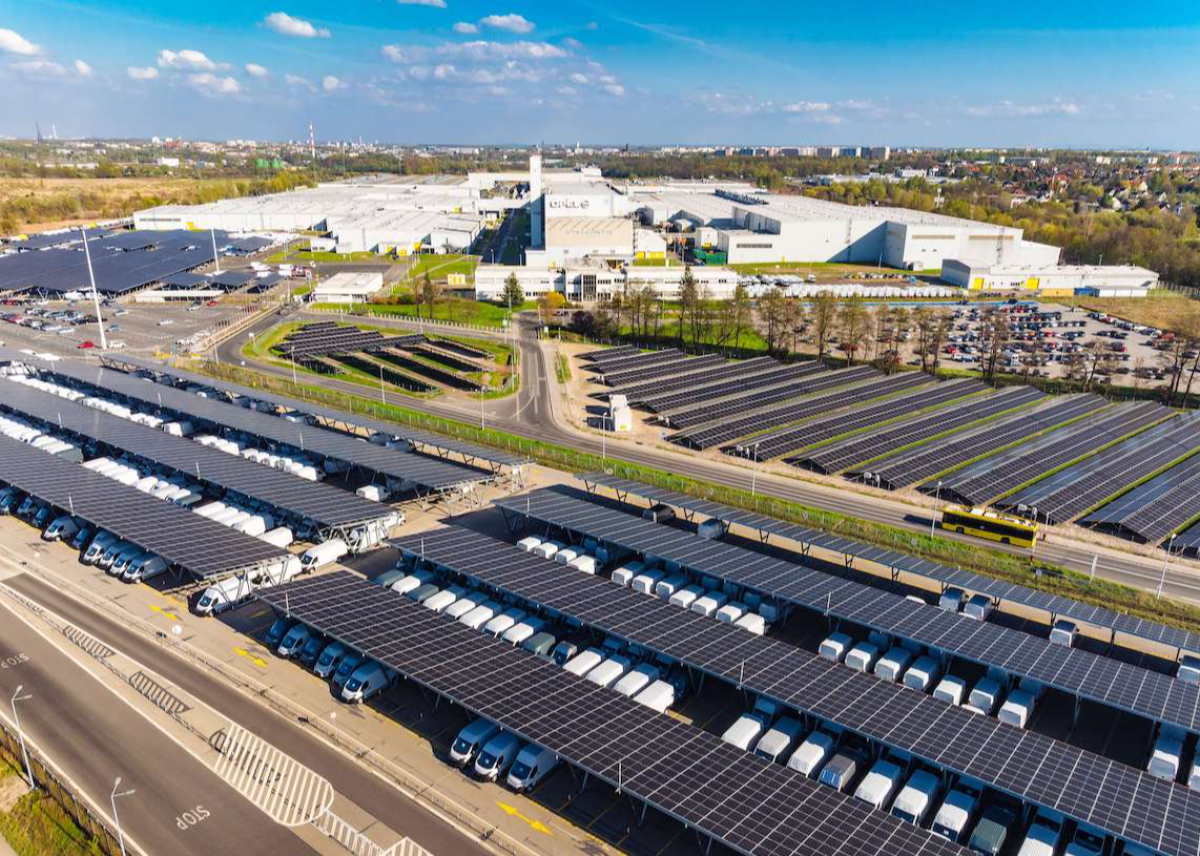 Stellantis baut den Einsatz dekarbonisierter Energie in ganz Europa aus, wobei Solaranlagen zwei Drittel der Produktionsstätten abdecken