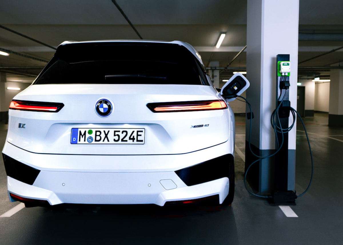 Nächste Generation von eichrechtskonformen Ladesäulen: HUMAX geht strategische Partnerschaft mit HeyCharge ein