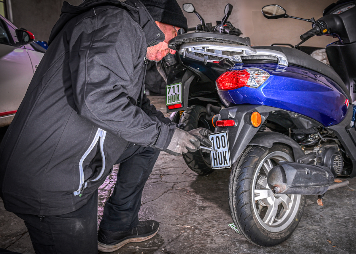 Mopeds, E-Scooter und S-Pedelecs brauchen neues Versicherungskennzeichen