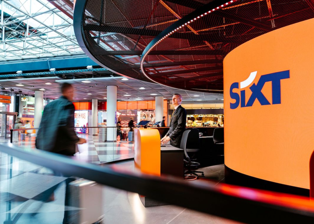 SIXT erstrahlt nach Modernisierung am Flughafen München im neuen Design
