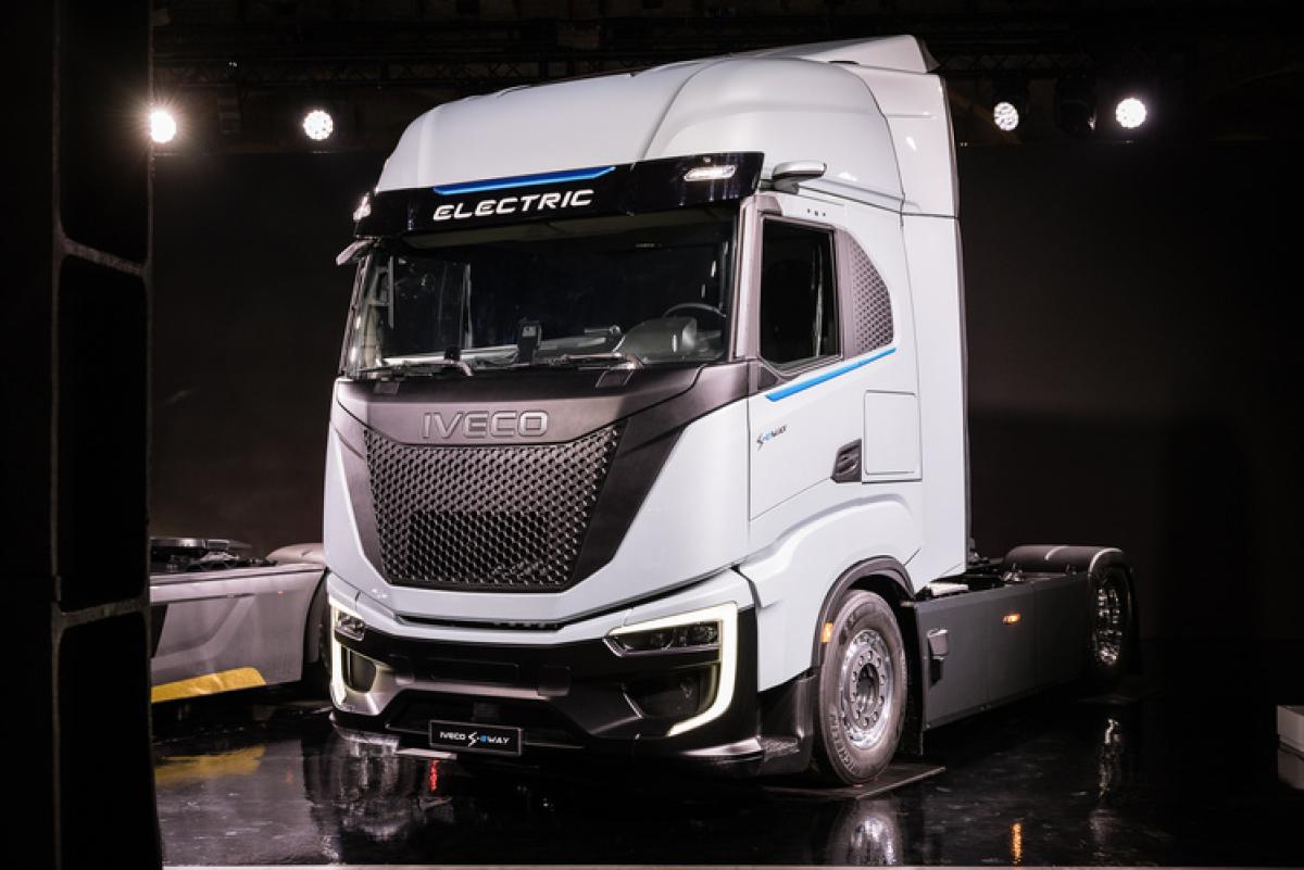 IVECO stellt mit der neuen S-eWay Sattelzugmaschine das ideale Fahrzeug für die Elektromobilität im Fern- und Regionalverkehr vor