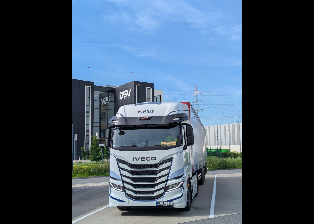 IVECO schließt Test von teilautonomen Lkw mit den Partnern Plus, DSV und dm-drogerie markt erfolgreich ab