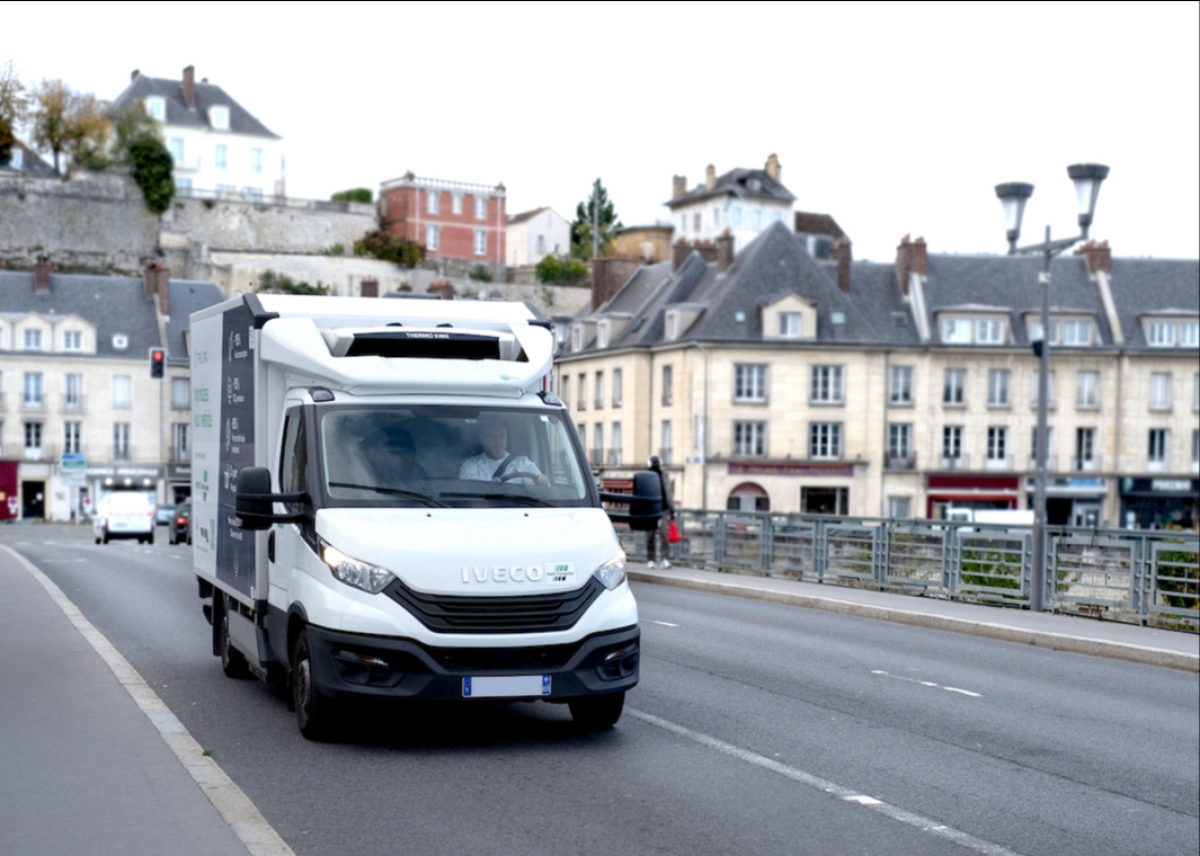 TELMA, IVECO und die Petit Forestier Group bündeln ihre Kräfte rund um das Hybrid-Induktionsbremssystem: eine Innovation, die das Bremsen in nutzbare Energie umwandelt