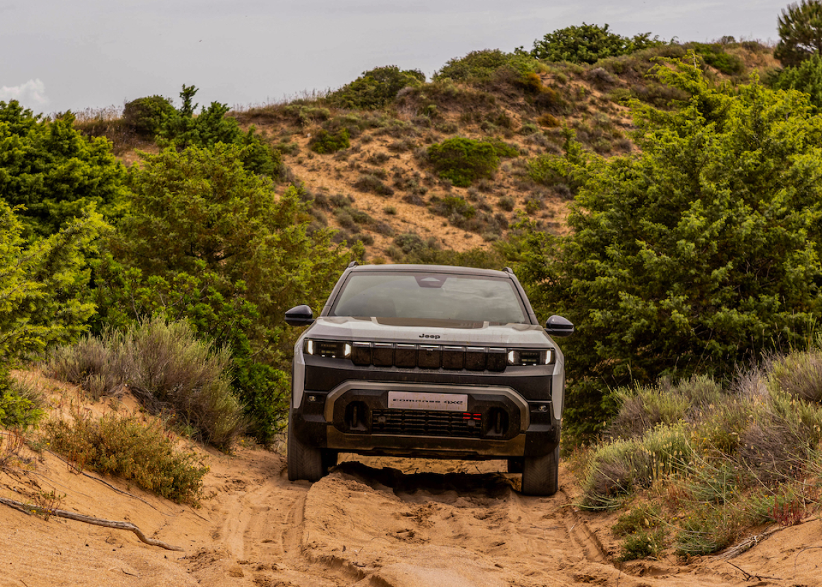 Neuer Jeep® Compass bietet Wahlfreiheit: Bestellbücher für den neuen 4xe geöffnet