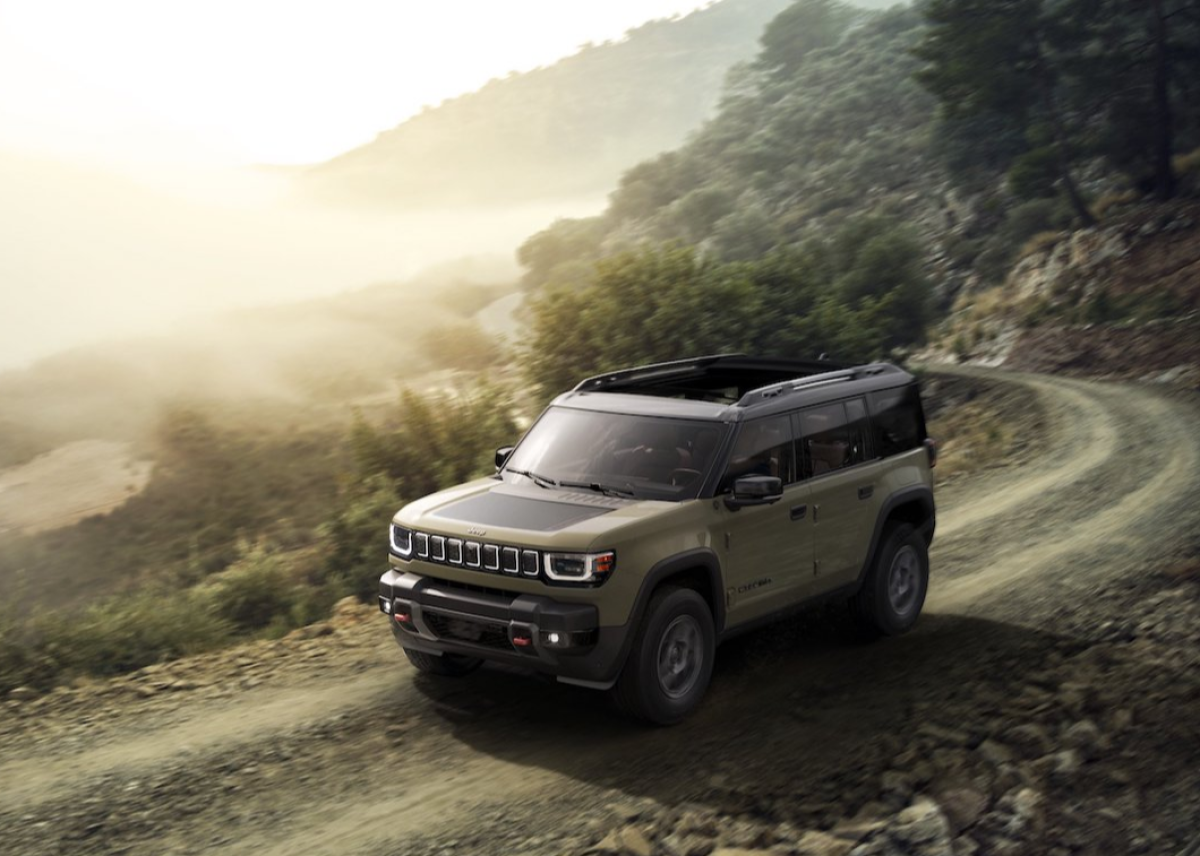 Vorstellung des neuen vollelektrischen Jeep® Recon: Elektrische Geländetauglichkeit ohne Kompromisse