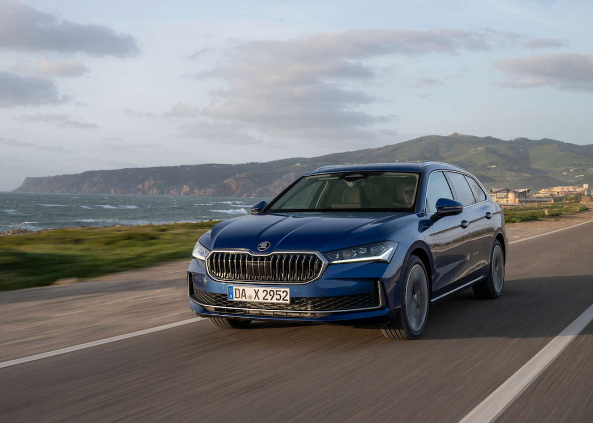 Škoda Superb Combi iV mit Plug-in-Hybrid ab 51.350 Euro bestellbar – Topbenziner ergänzt das Angebot
