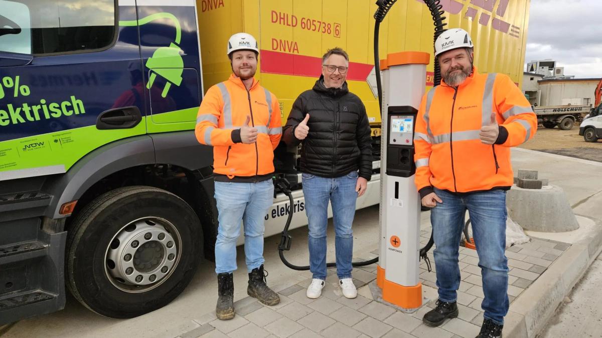 Ladepower der Zukunft: PFLAUM Logistik aus Oberfranken elektrifiziert Flotte mit Kempower-Technologie