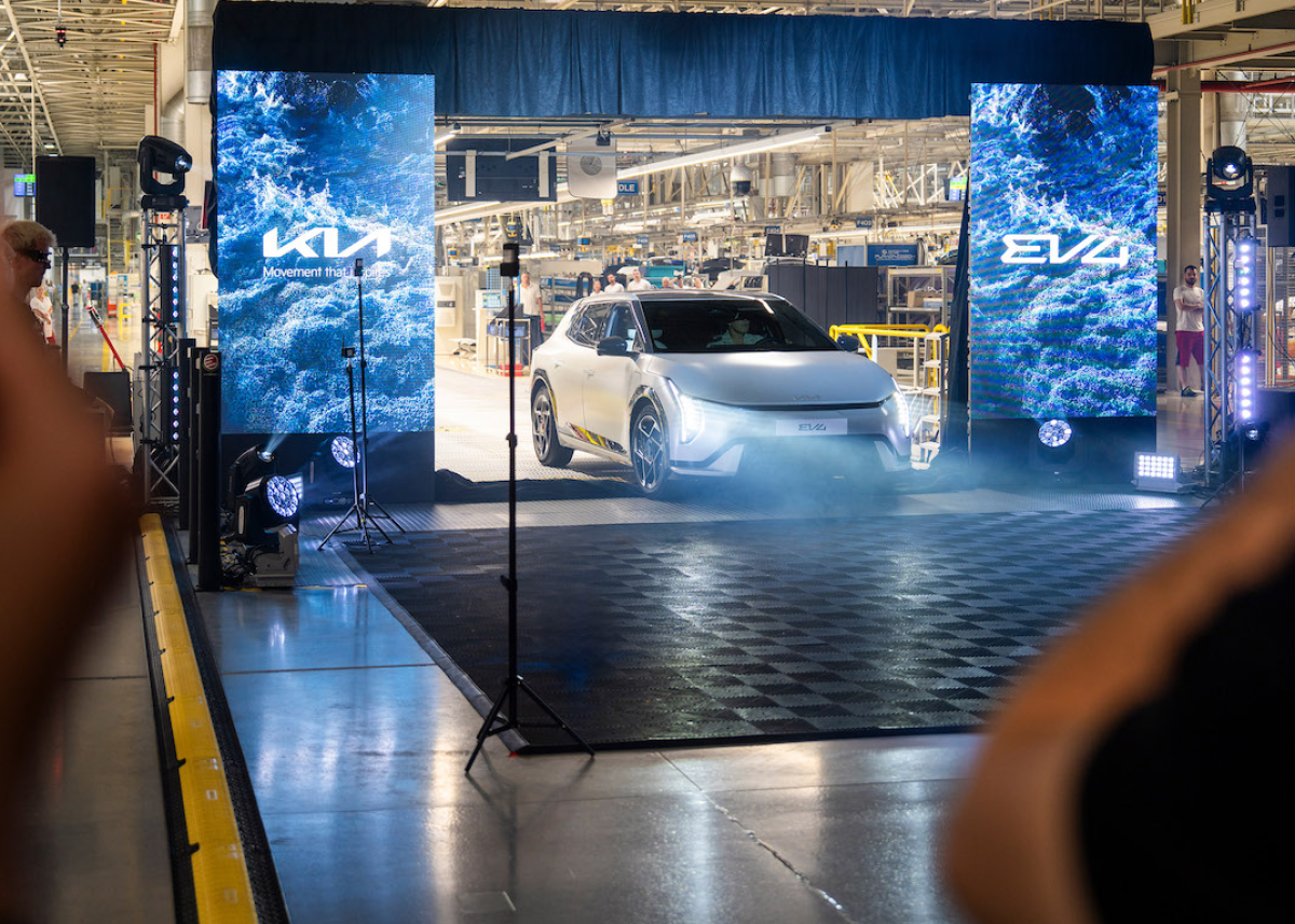 Kia startet mit EV4 Elektrofahrzeug-Produktion in Europa