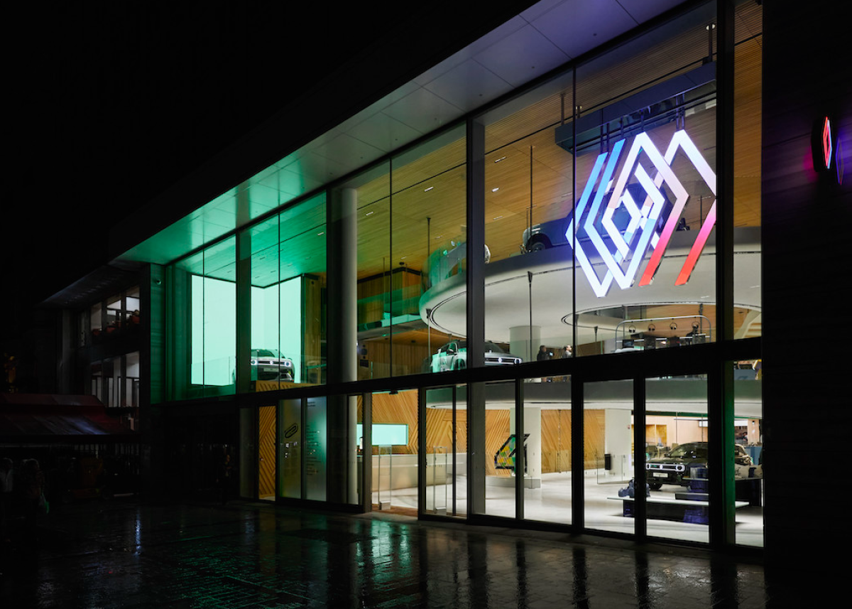 Renault feiert sein Comeback auf den Champs-Élysées