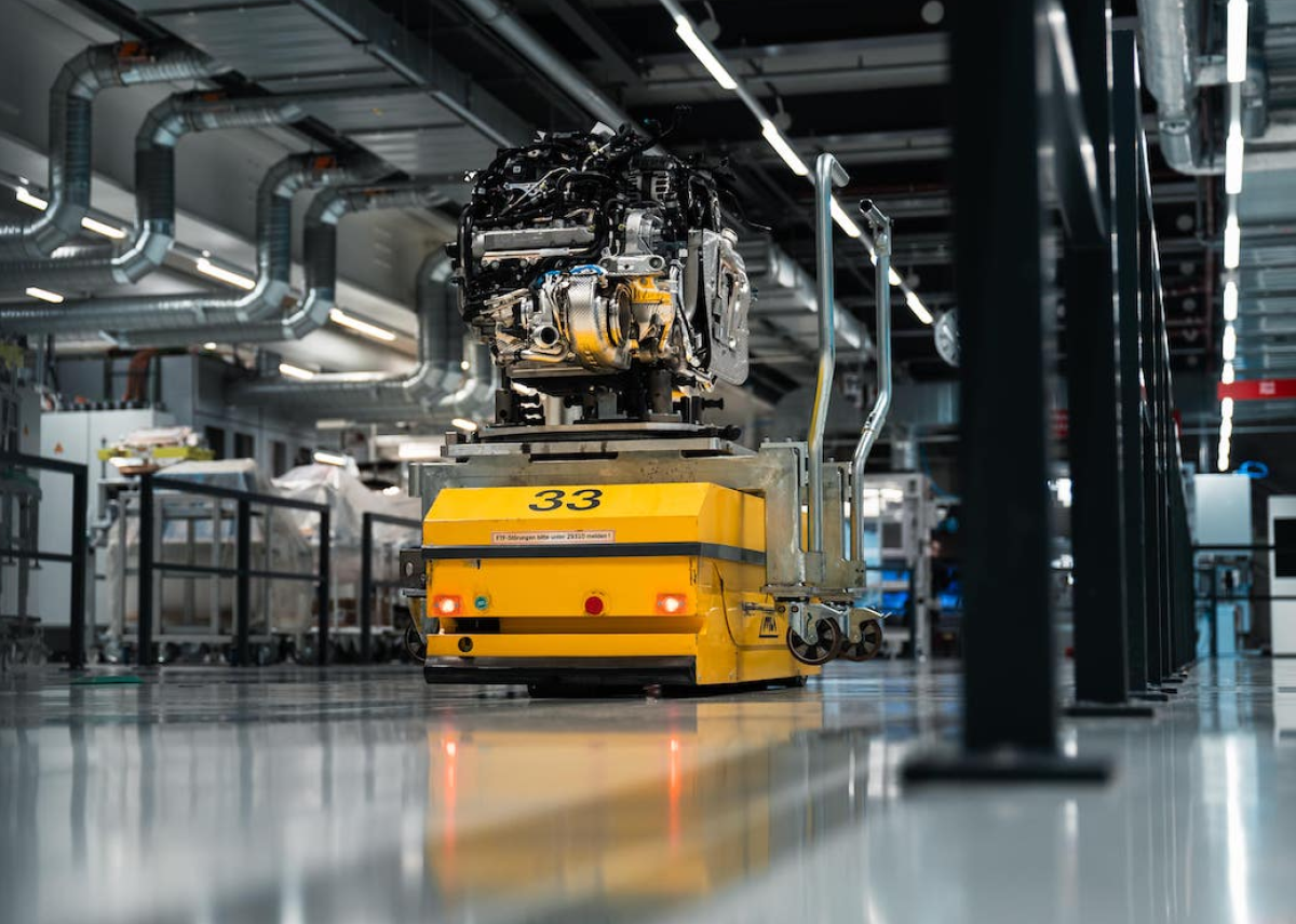 Porsche AG steuert Intralogistik mit dem MHP FleetExecuter