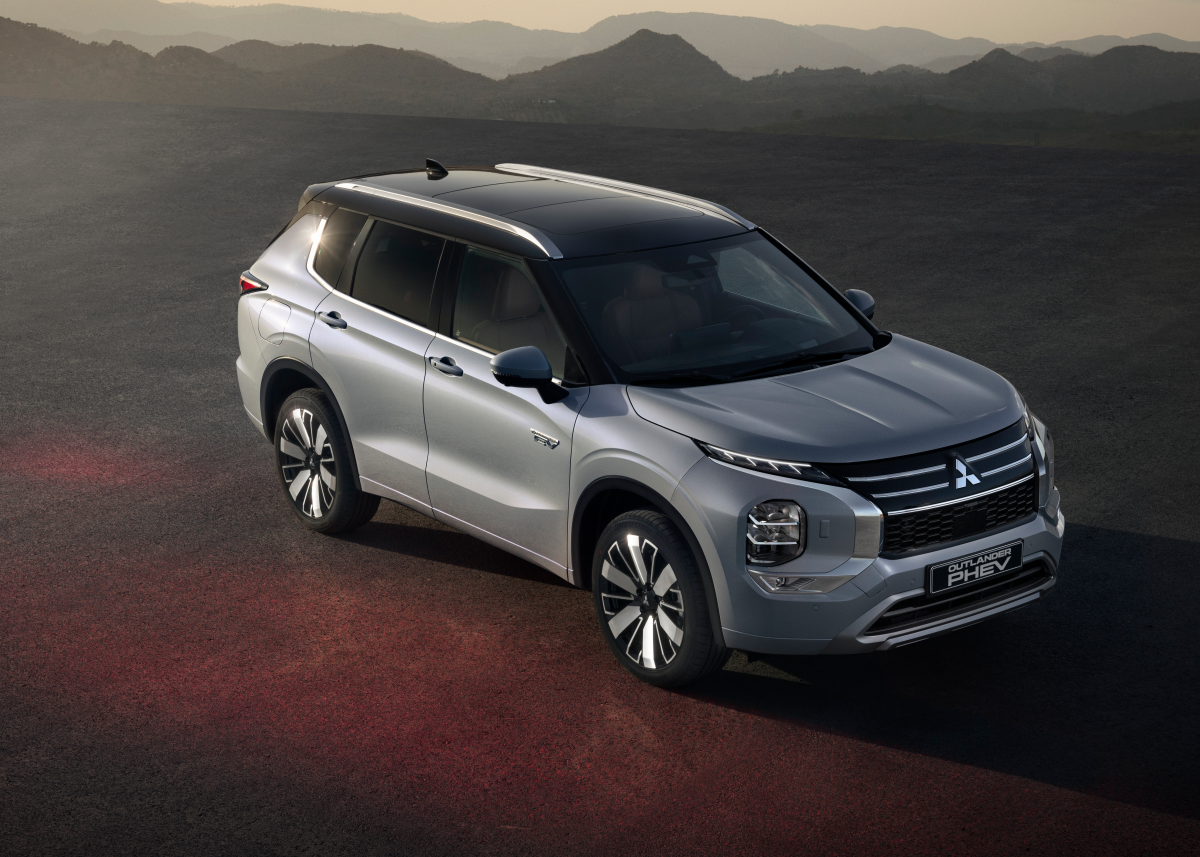 Mitsubishi Motors präsentiert den neuen Outlander Plug-In Hybrid – Das Flagschiff der Marke ist zurück in Europa