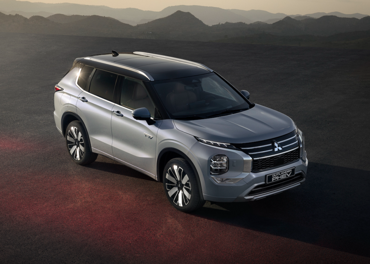 Ab 219 Euro netto: Der neue Outlander zu attraktiven Konditionen für Selbstständige und Gewerbetreibende