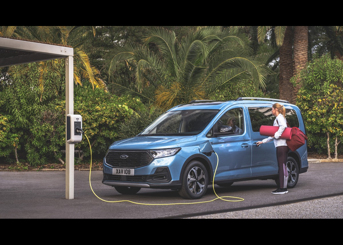 Ford Tourneo Connect PHEV: Elektrifizierter Plug-inHybridantrieb macht den Familienfreund noch attraktiver
