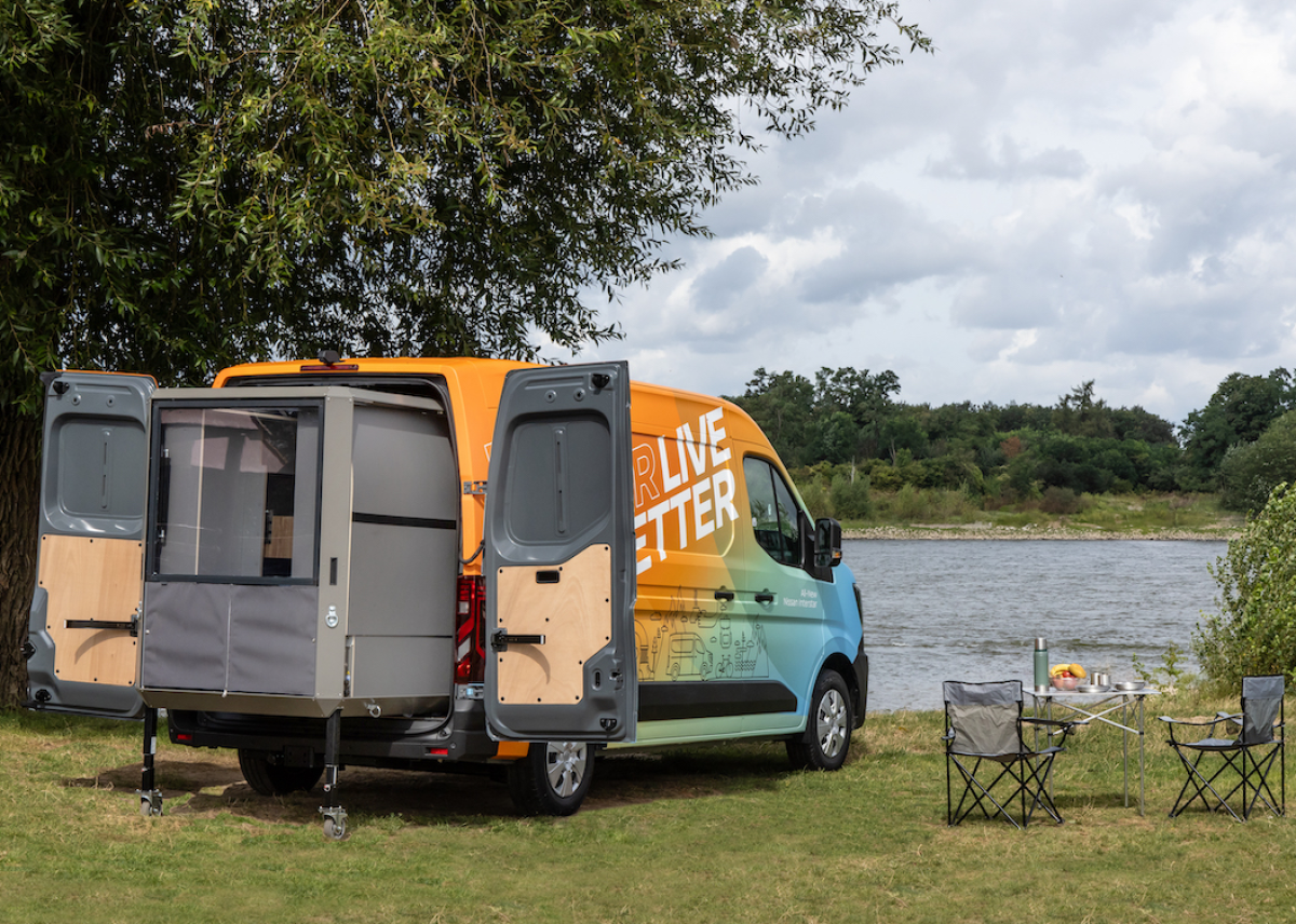 Im Handumdrehen vom Transporter zum Camper: Neuer Nissan Interstar mit Wohnmodul von PlugVan