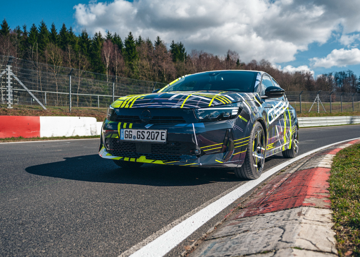 Tarnung mit Charakter: Der neue Opel Corsa GSE im sportlichen Erlkönig-Dress