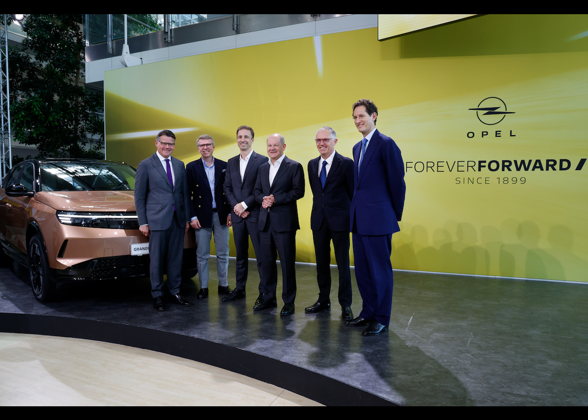 Zahlreiche Ehrengäste beim Tag der offenen Tür: Opel feiert 125 Jahre Automobilbau in Rüsselsheim