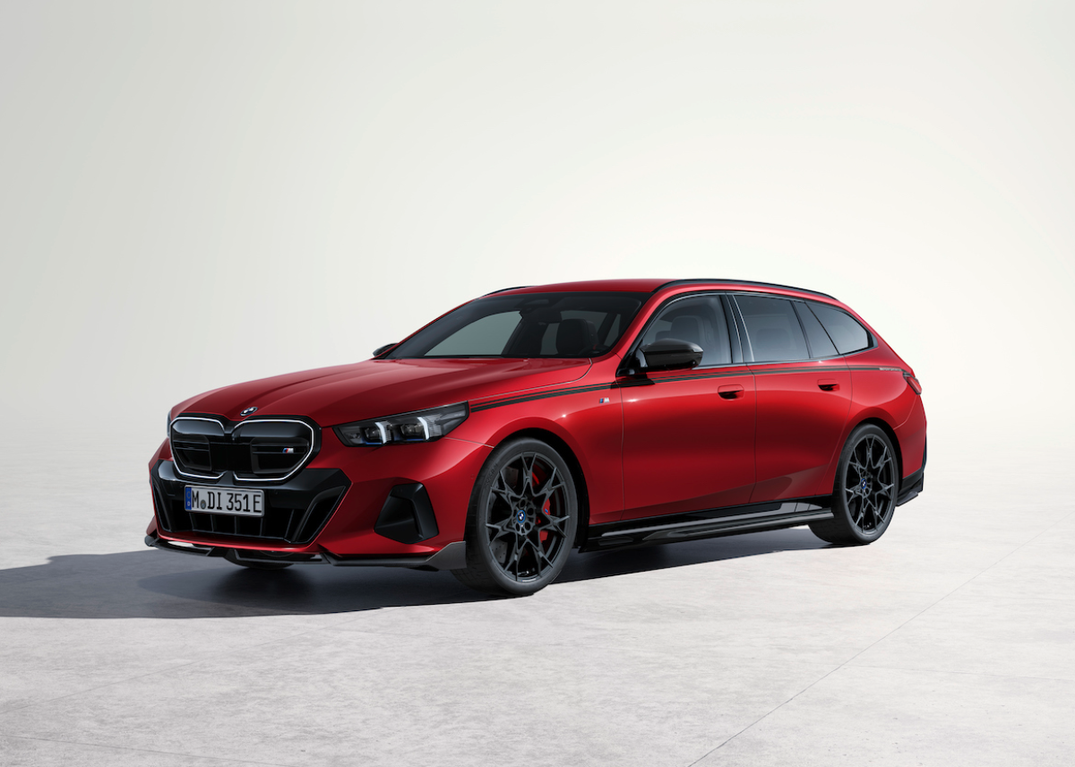 Exklusive Sportlichkeit für jede Gelegenheit: Die BMW M Performance Parts für den neuen BMW 5er Touring und den neuen BMW i5 Touring