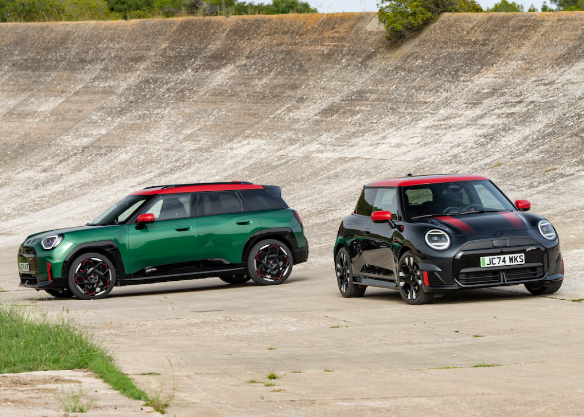 Zwei Weltpremieren auf der Paris Motor Show 2024: Der neue MINI John Cooper Works Electric und der neue MINI John Cooper Works Aceman