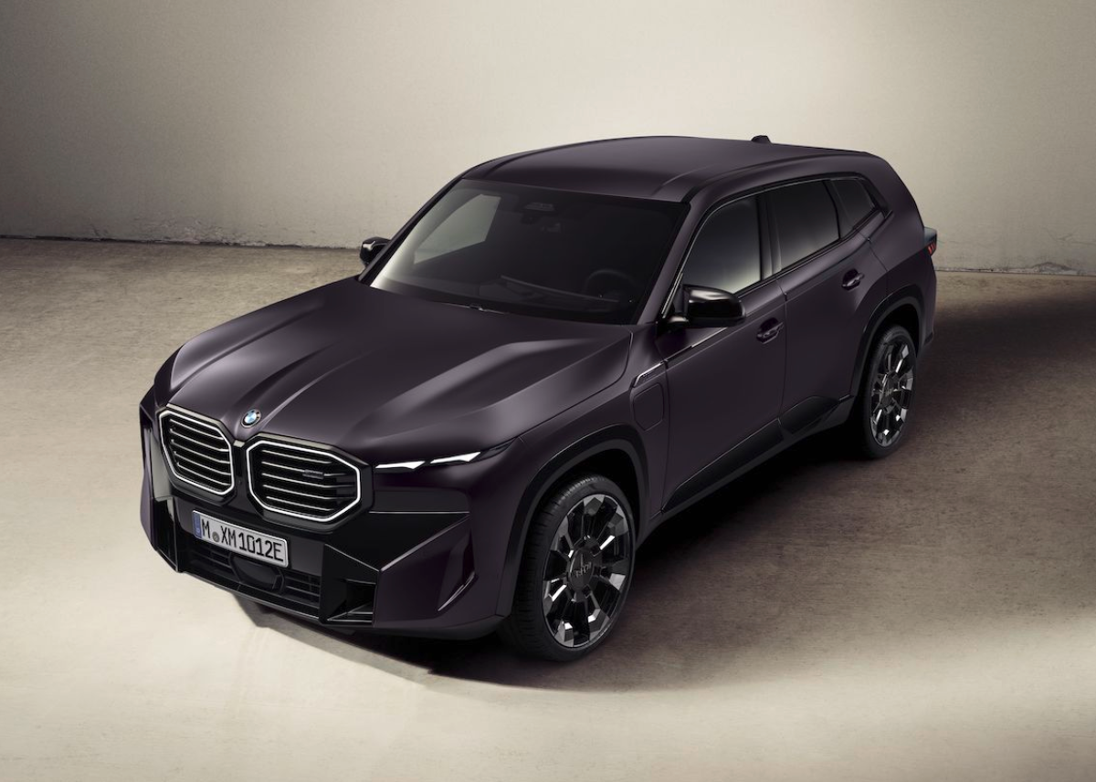 BMW und Kith setzen Kooperation fort und präsentieren den BMW XM in einer exklusiven Edition