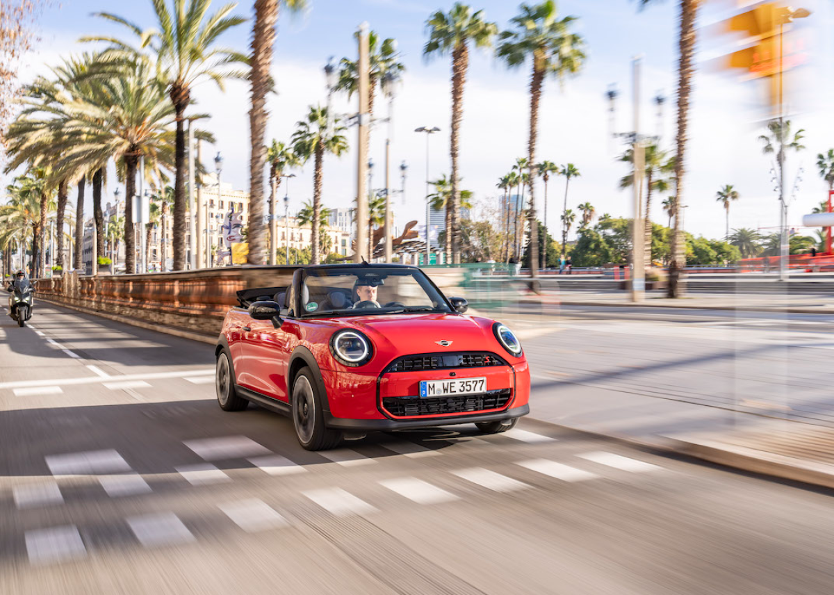 Postcard Story: Das MINI Cooper Cabrio S in Chili Red
