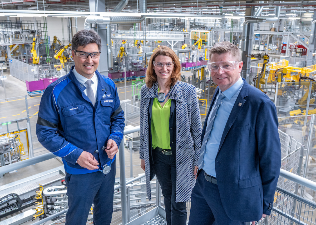 BMW Group Werk Regensburg rüstet sich für Zukunft und nimmt Karosseriebauerweiterung in Neutraubling in Betrieb