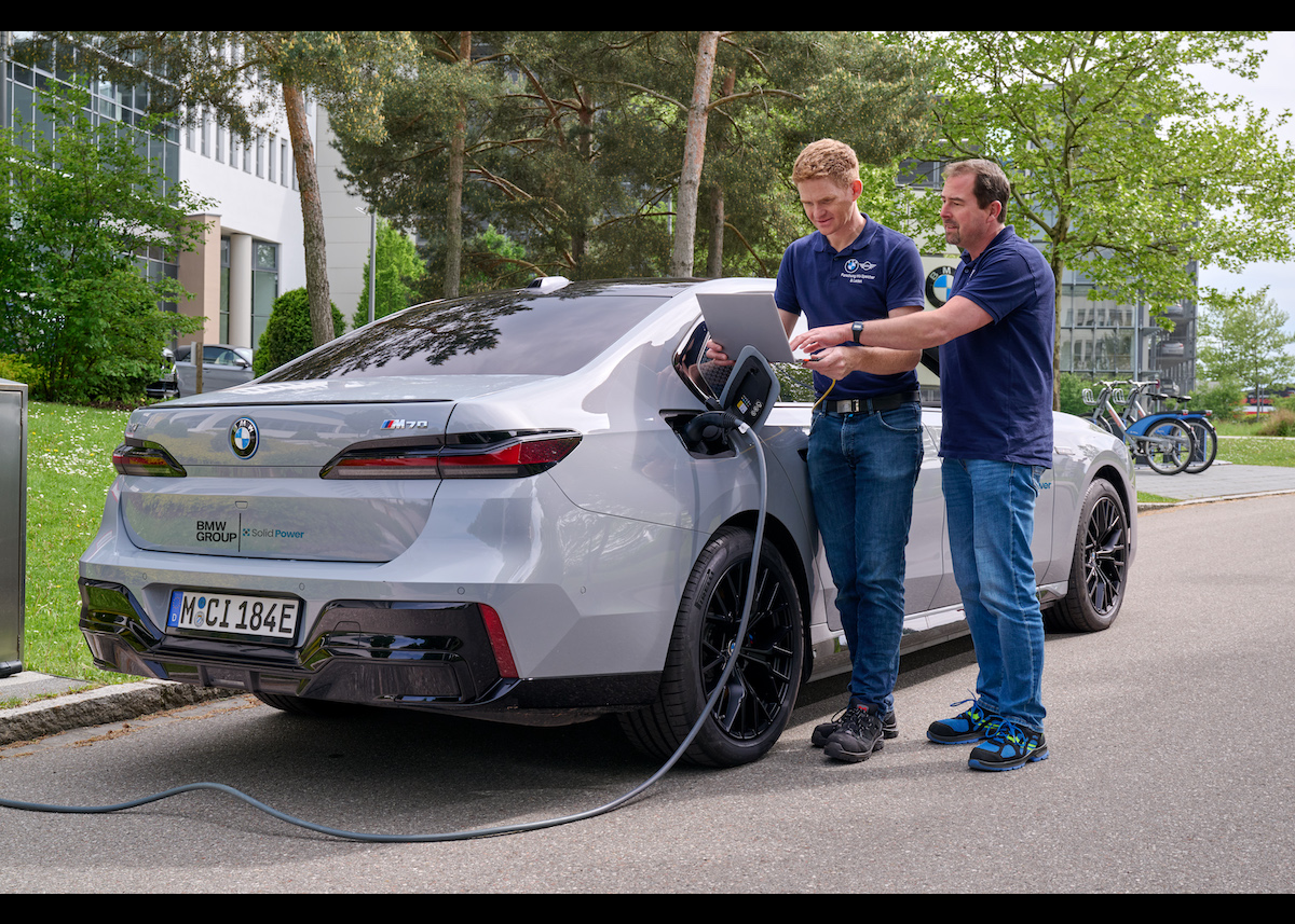 Die BMW Group und Solid Power testen Feststoff-Batteriezellen im BMW i7