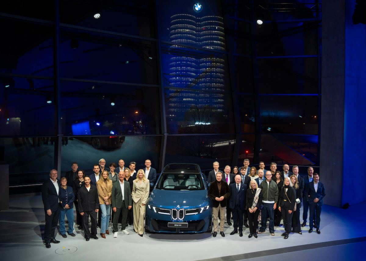 BMW Deutschland übergibt BMW iX3 an erste Kunden – Startschuss für eine neue Ära der Elektromobilität