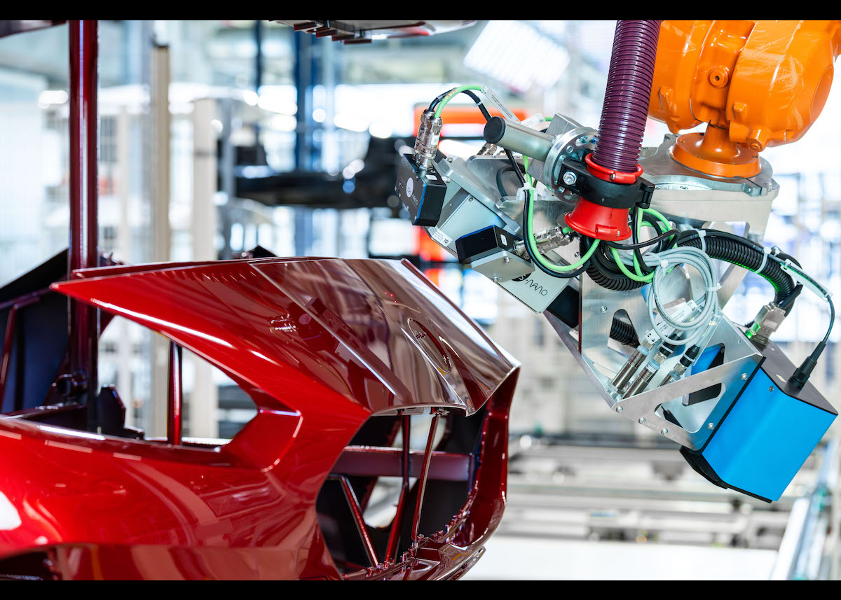 BMW Group Werk Leipzig setzt erstmals Terahertz-Messtechnik an Kunststoffkomponenten in der Serienproduktion ein