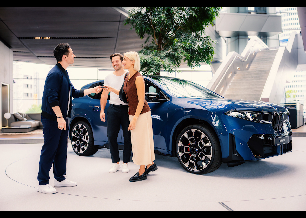 BMW Welt erweitert Automobilabholung um neues „Compact Paket“