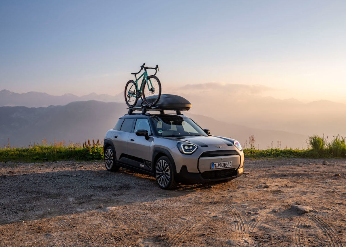 Der MINI Aceman E mit MINI Original Zubehör: vollelektrisch bereit für jedes Abenteuer
