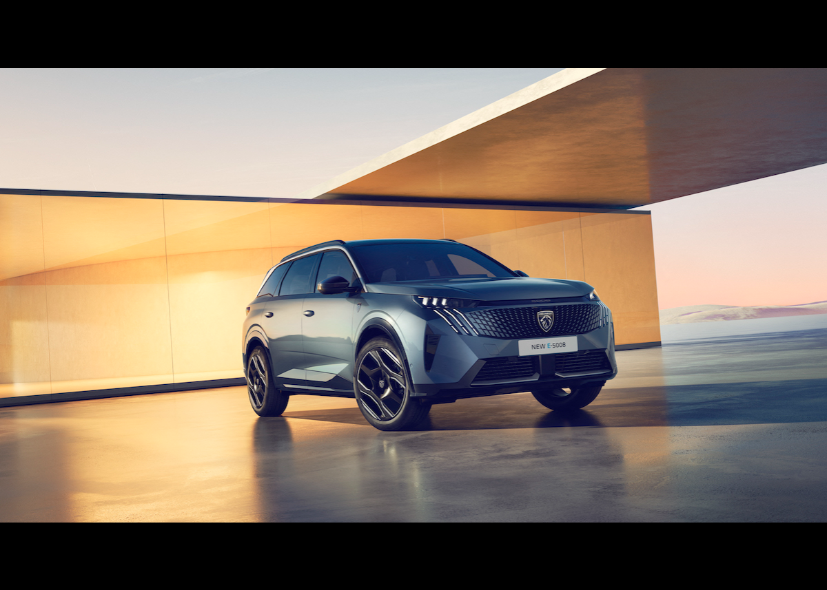 Neuer PEUGEOT E-5008: Elektro-SUV der Extraklasse
