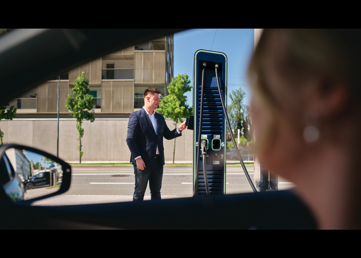 Premiere: MOON POWER nimmt erste Megawatt-Charging-Station in Betrieb